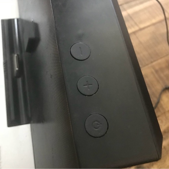 iPhone & iPod Stereo Speaker Dock by iLuv | iLuv Portable Audio & Video - Picture 9 of 11